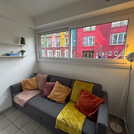 Little Parisian Hideaway For Two - Smart Base Apartment