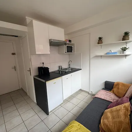 Little Parisian Hideaway For Two - Smart Base Apartment *